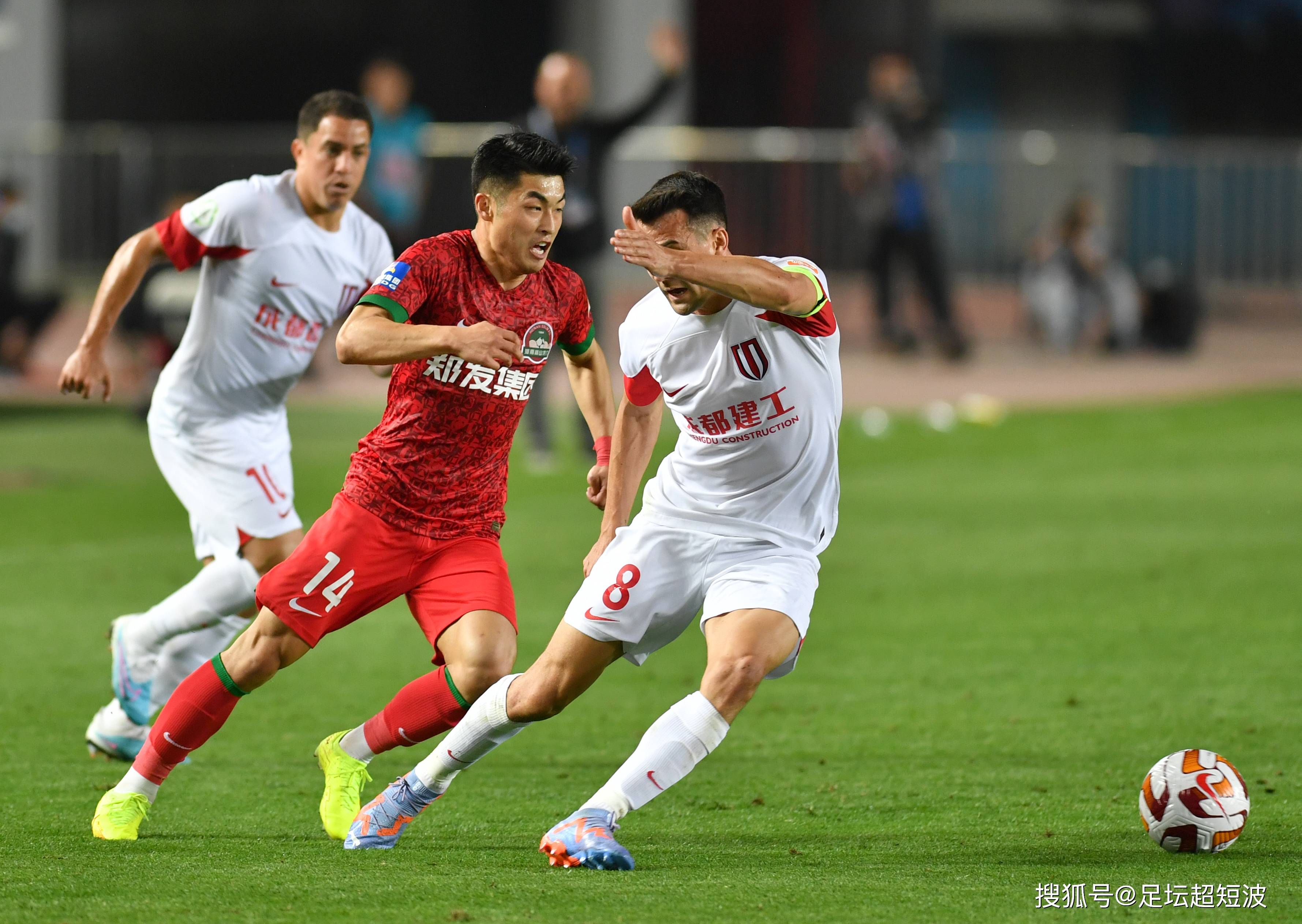 相比之下 相比之下